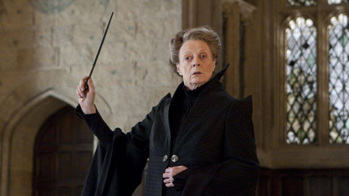 Maggie Smith သည် Profess Potter ရှိ Profer Potter နှင့် Deather Hallows တွင်ပါမောက္ခအထင်ကရ McGonagall ဖြစ်သည်